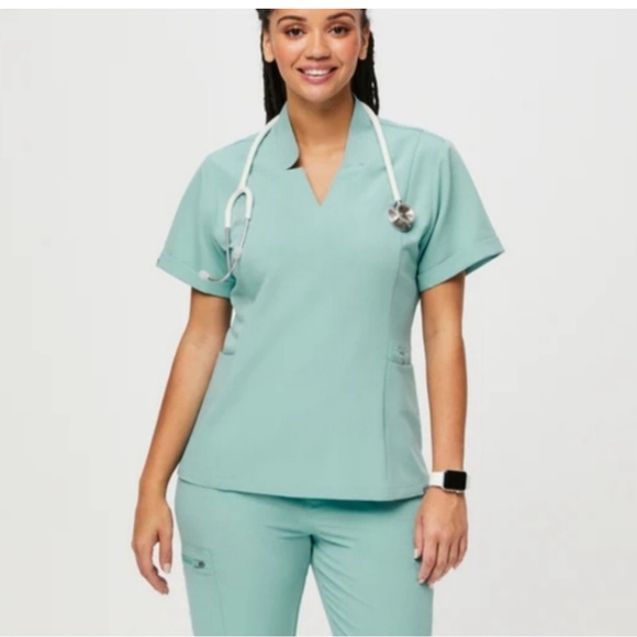Sea glass Figs Scrub Top Large - Picture 1 of 3